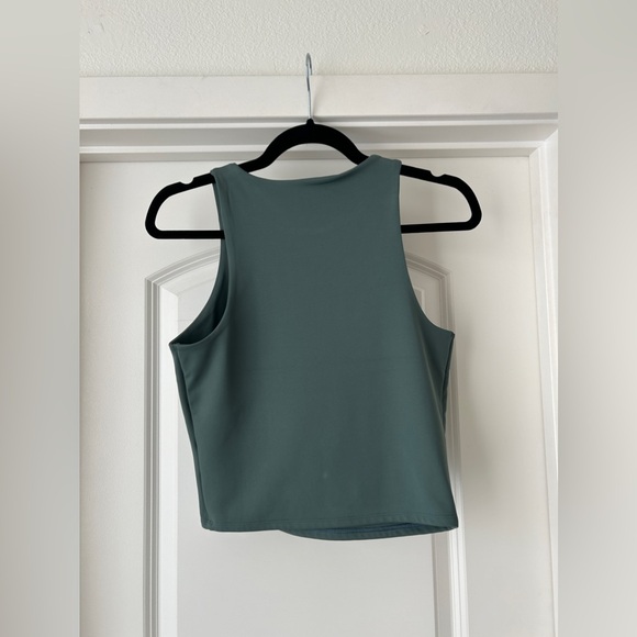Express Body Contour Tank Top - Picture 3 of 4